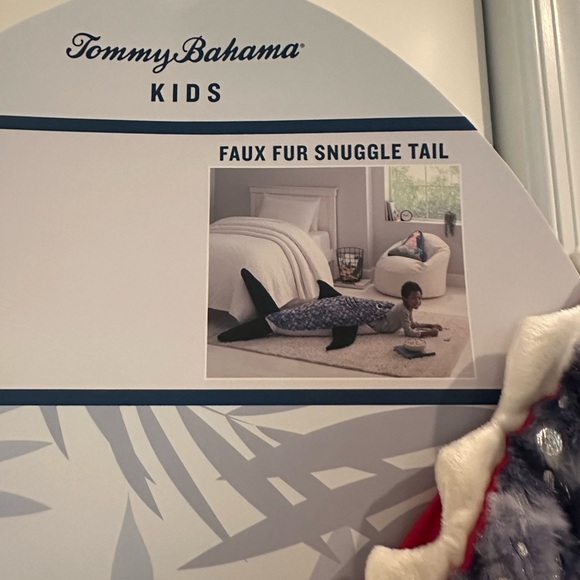 Tommy Bahama Shark Kids Sleep Sac/Reading Sac  in Blue and White and shimmer - Picture 4 of 5